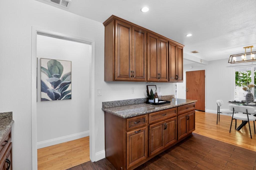 927 Bard Street Property Photo 8