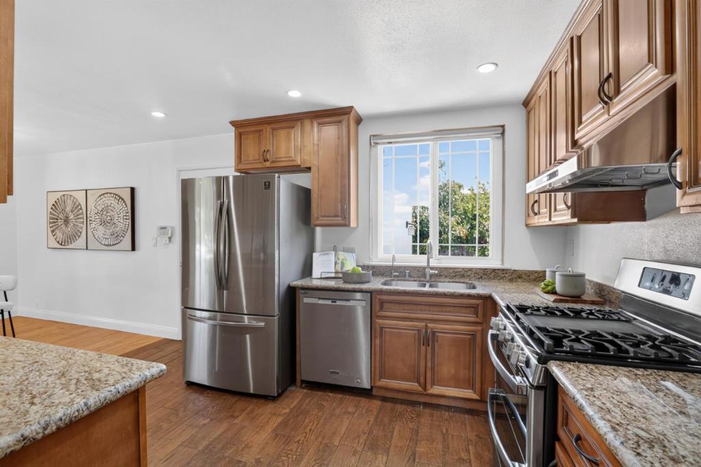 927 Bard Street Property Photo 10