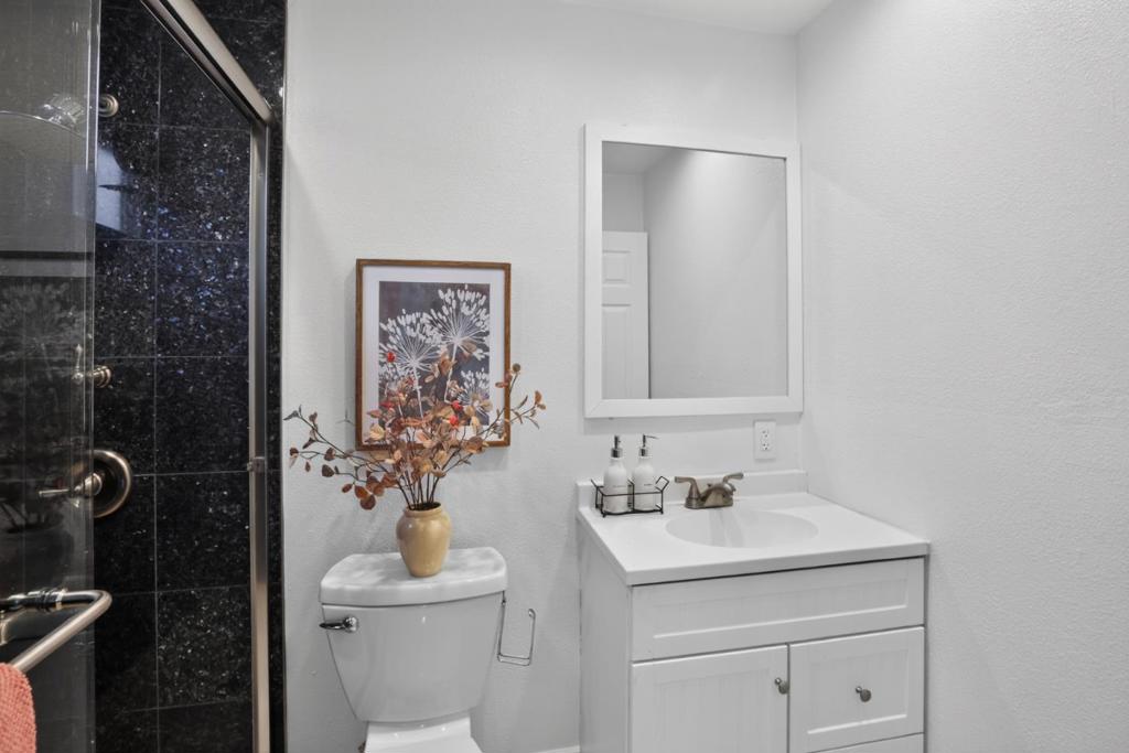 927 Bard Street Property Photo 22