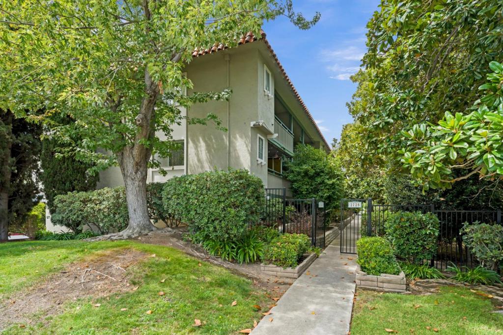 2735 Mauricia Avenue B Property Photo 1