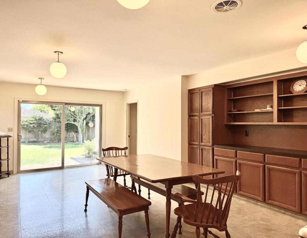 631 W Alisal Street Property Photo 4