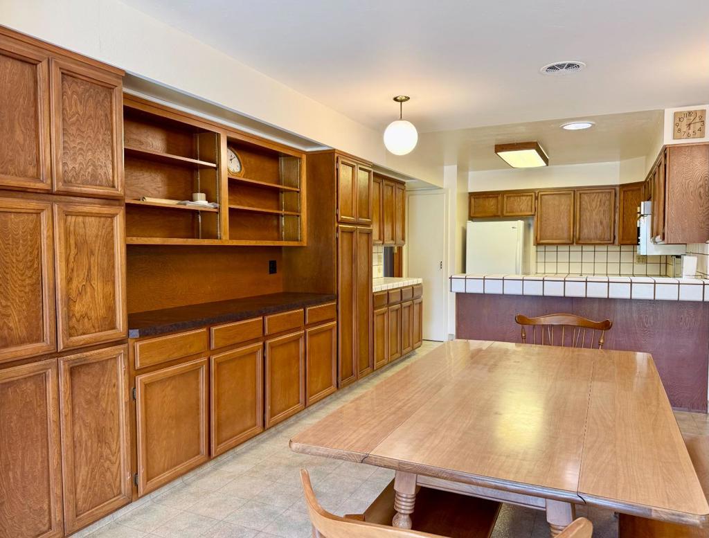 631 W Alisal Street Property Photo 7