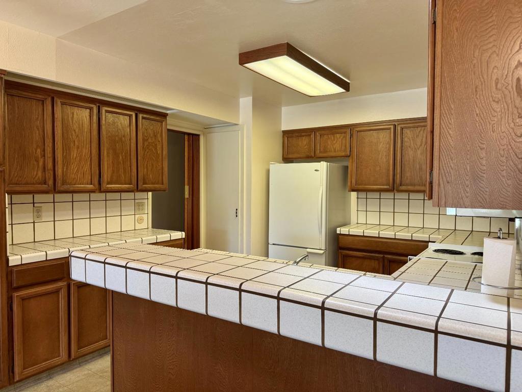 631 W Alisal Street Property Photo 8