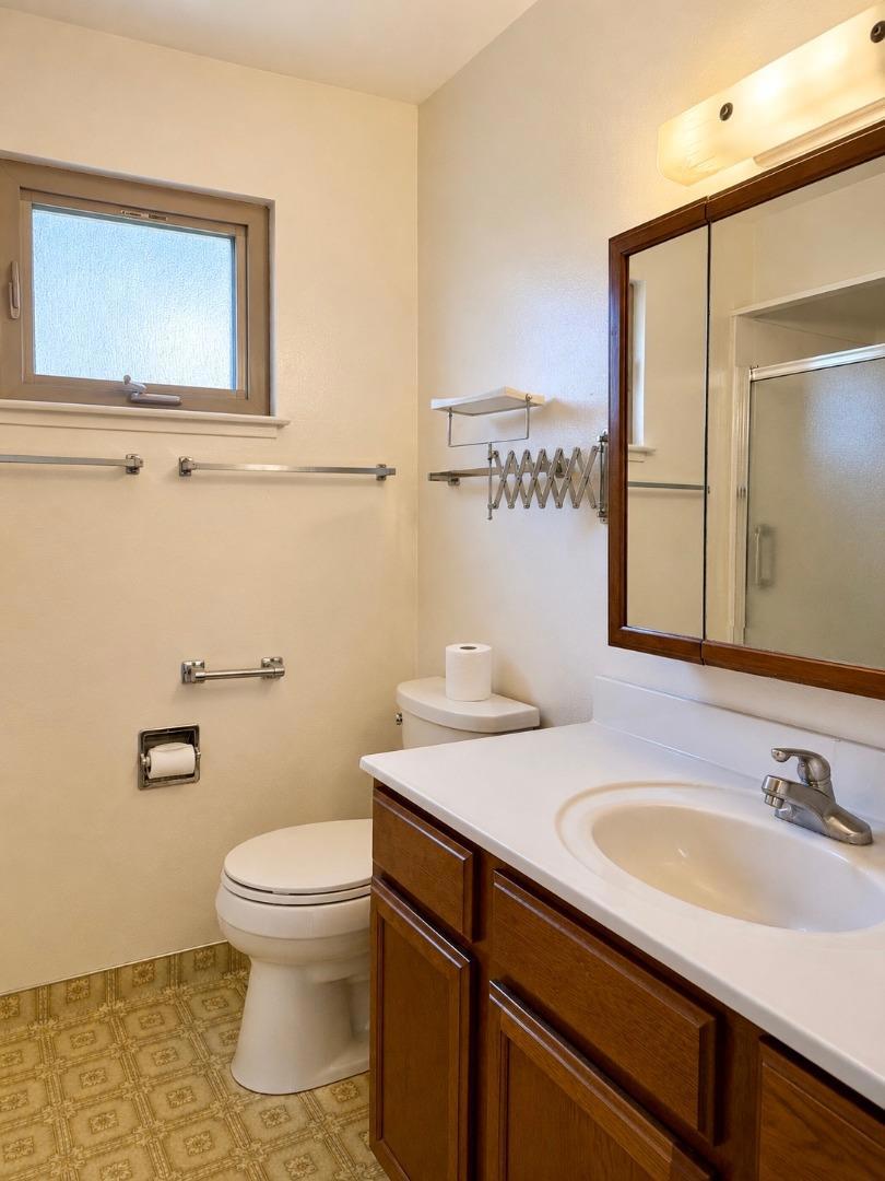 631 W Alisal Street Property Photo 9