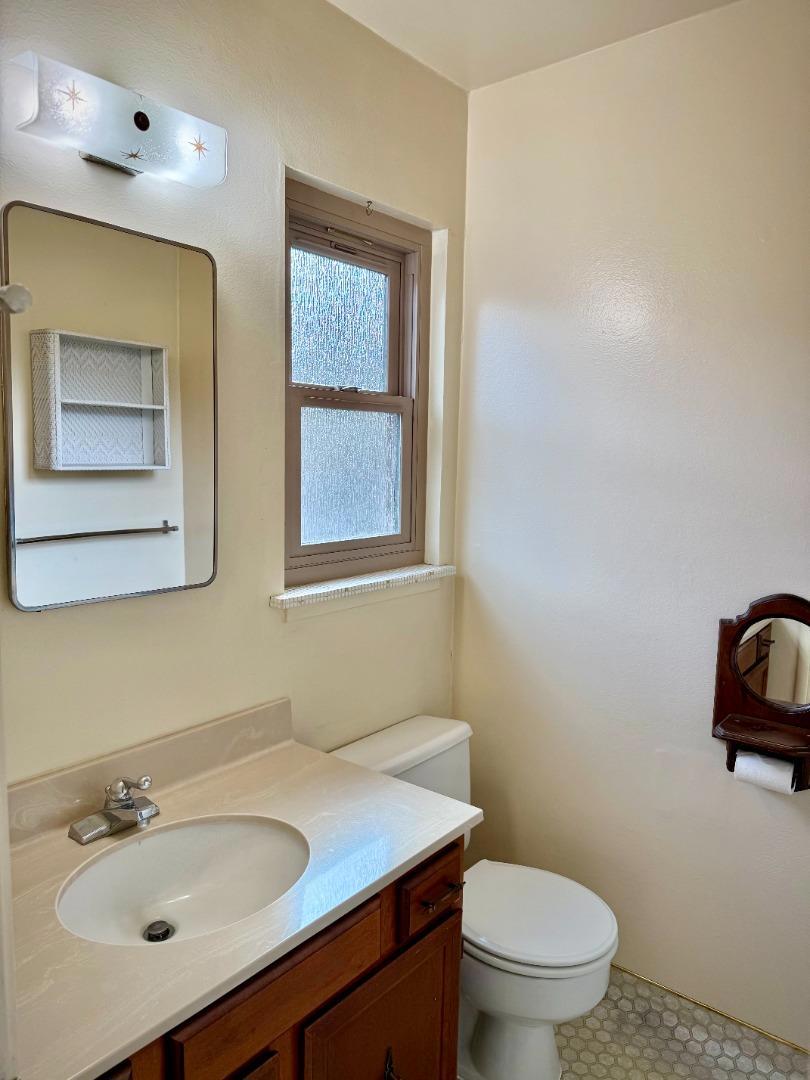 631 W Alisal Street Property Photo 17