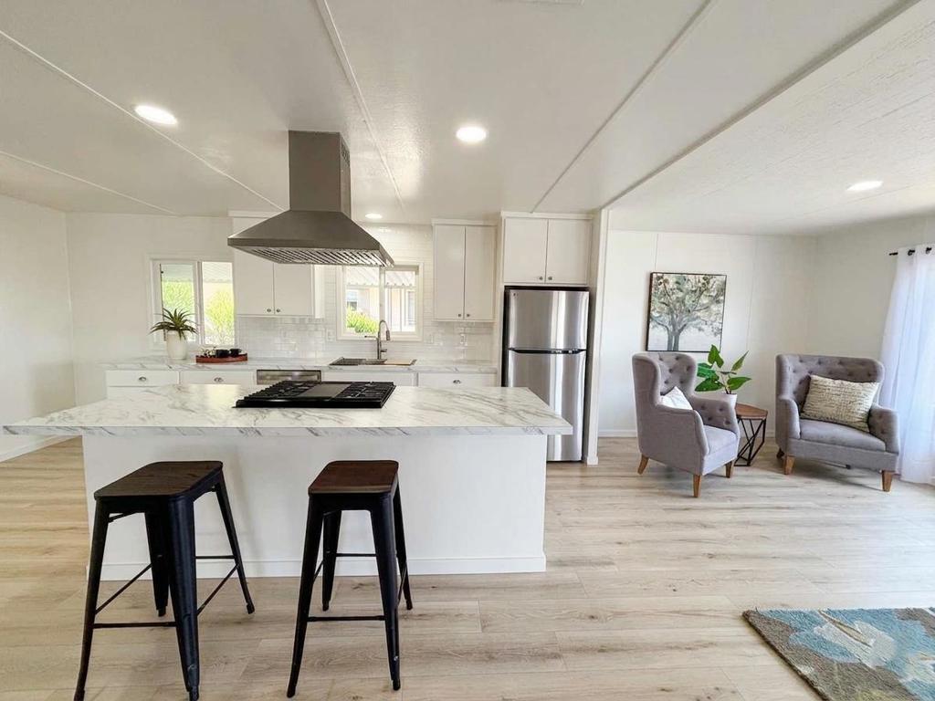 420 Santa Monica 420 Property Photo