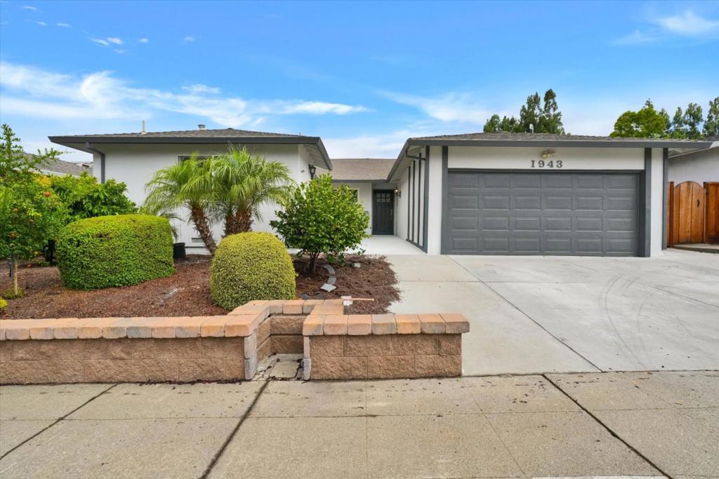 1943 Everglades Drive Property Photo