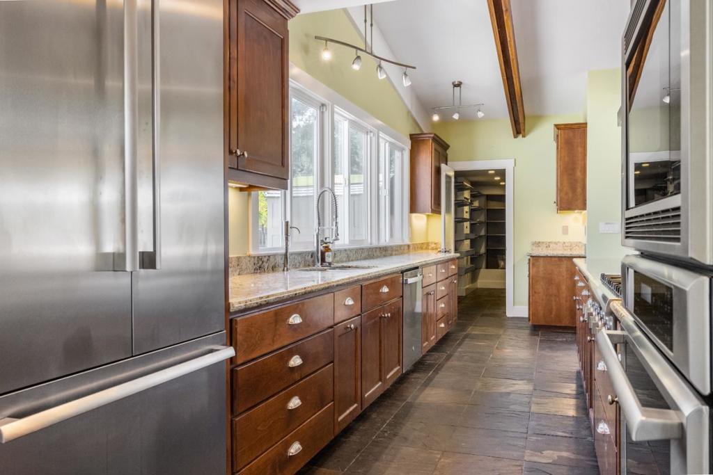 34 Hollins Drive Property Photo 8