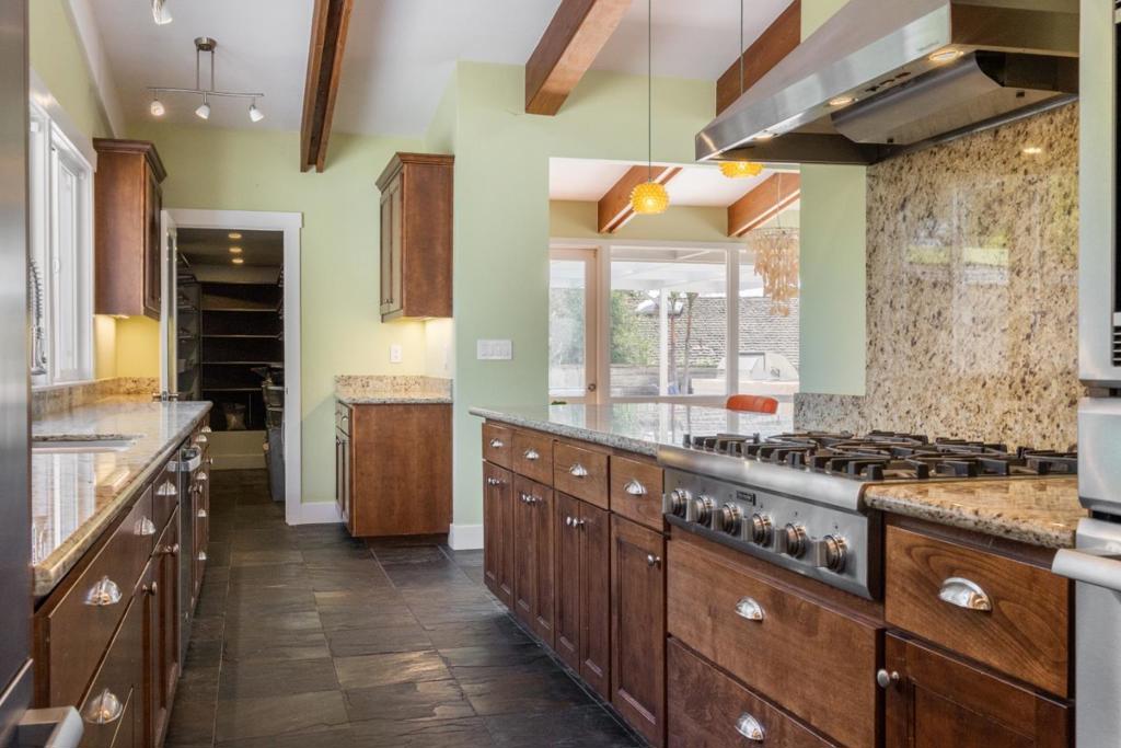 34 Hollins Drive Property Photo 9
