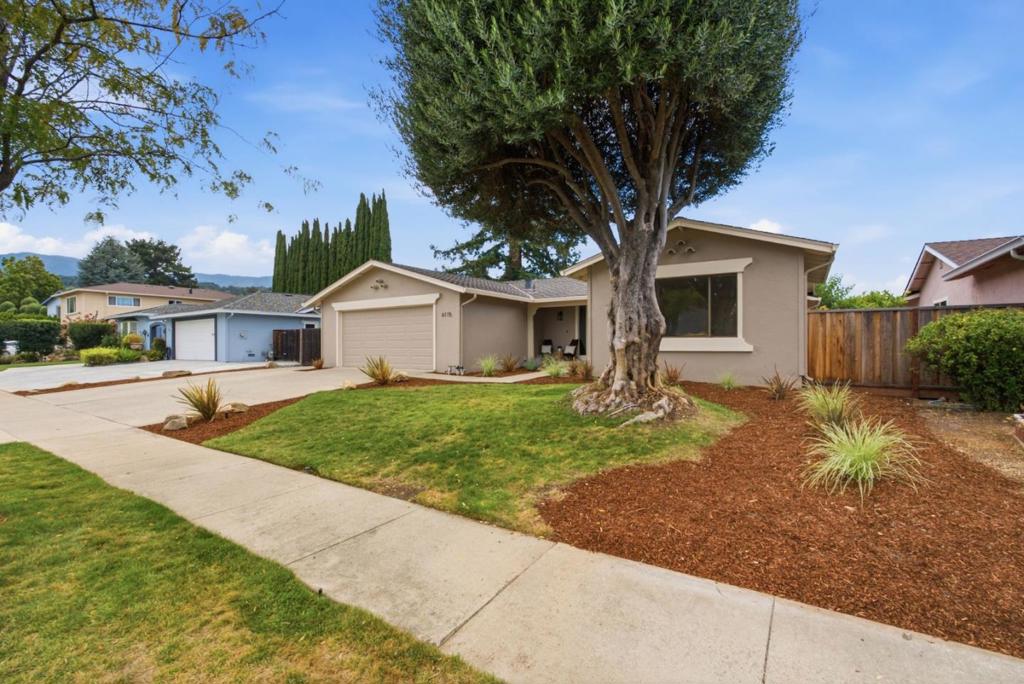 6115 Corte De La Reina Property Photo 3