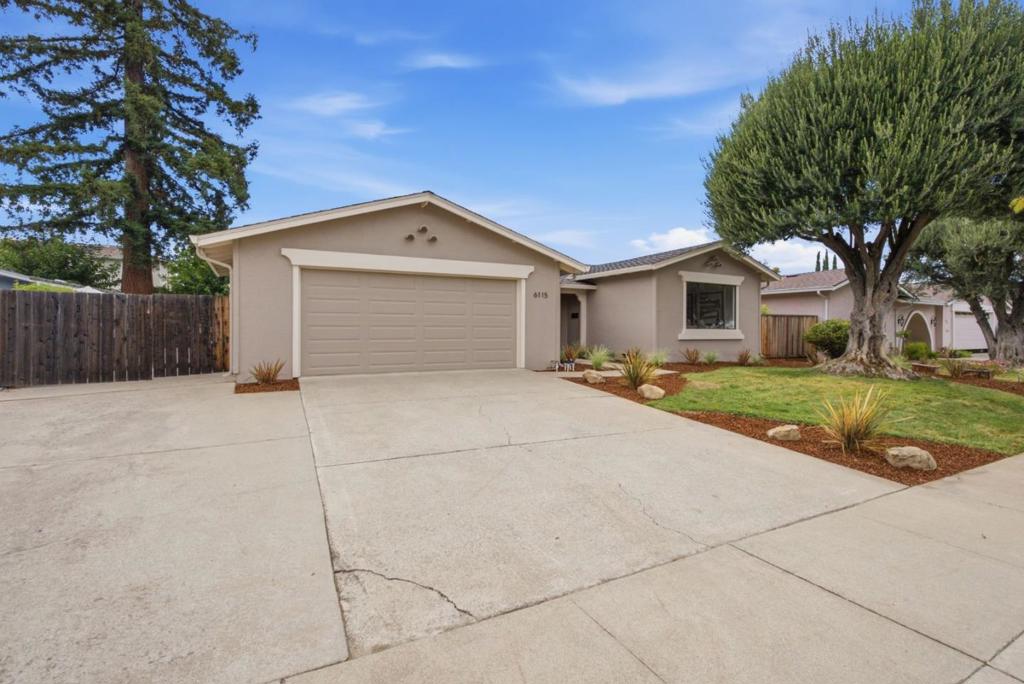 6115 Corte De La Reina Property Photo 6