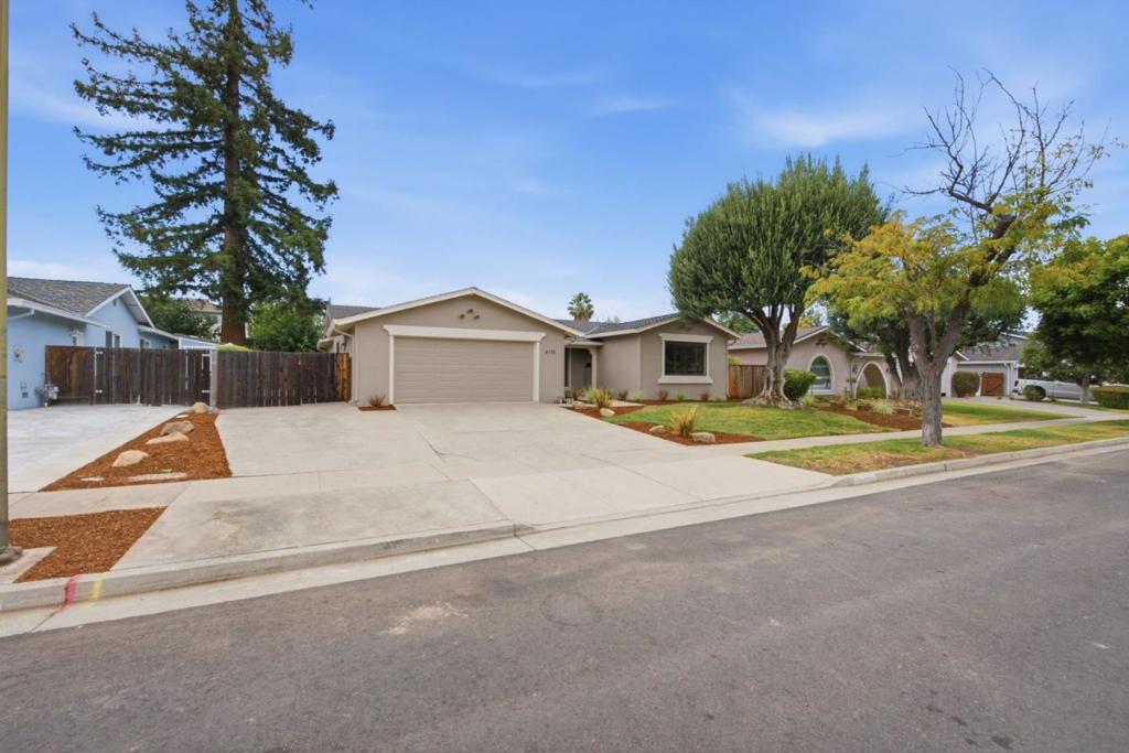 6115 Corte De La Reina Property Photo 7