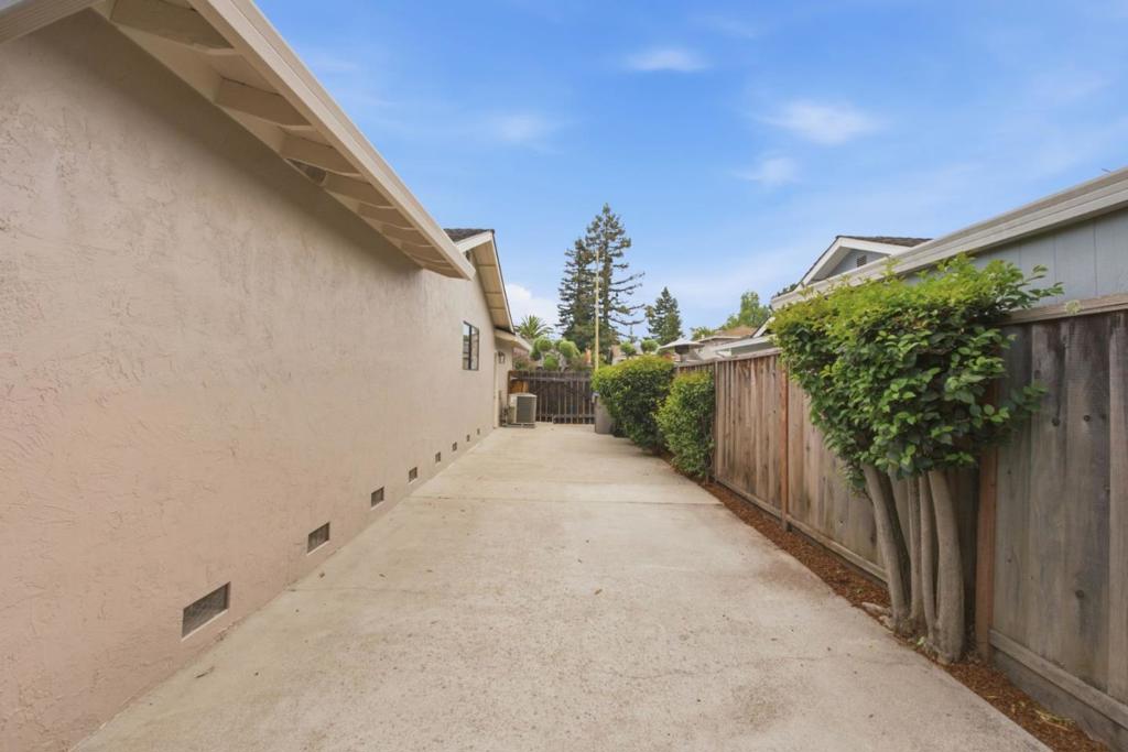 6115 Corte De La Reina Property Photo 55