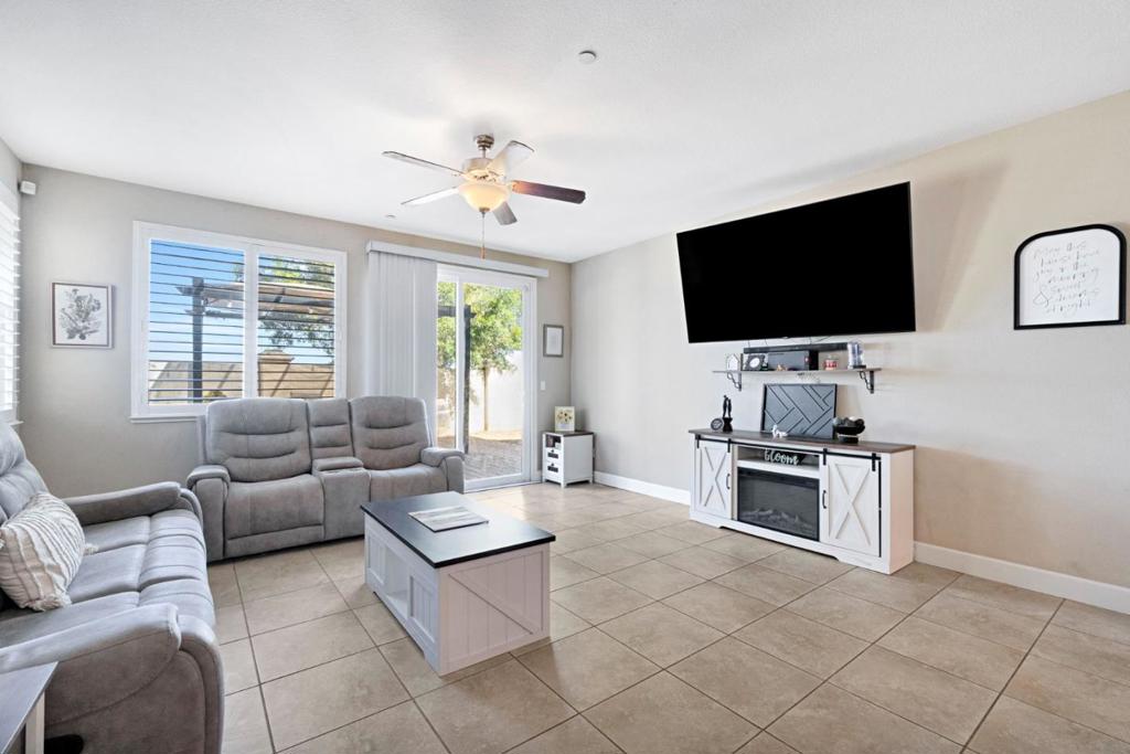 1596 Manzanita Way Property Photo 17