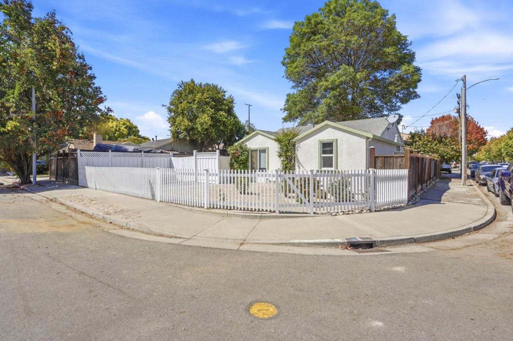 1001 Obrien Court Property Photo 2