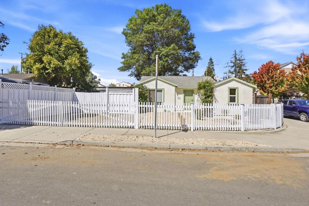 1001 Obrien Court Property Photo 3