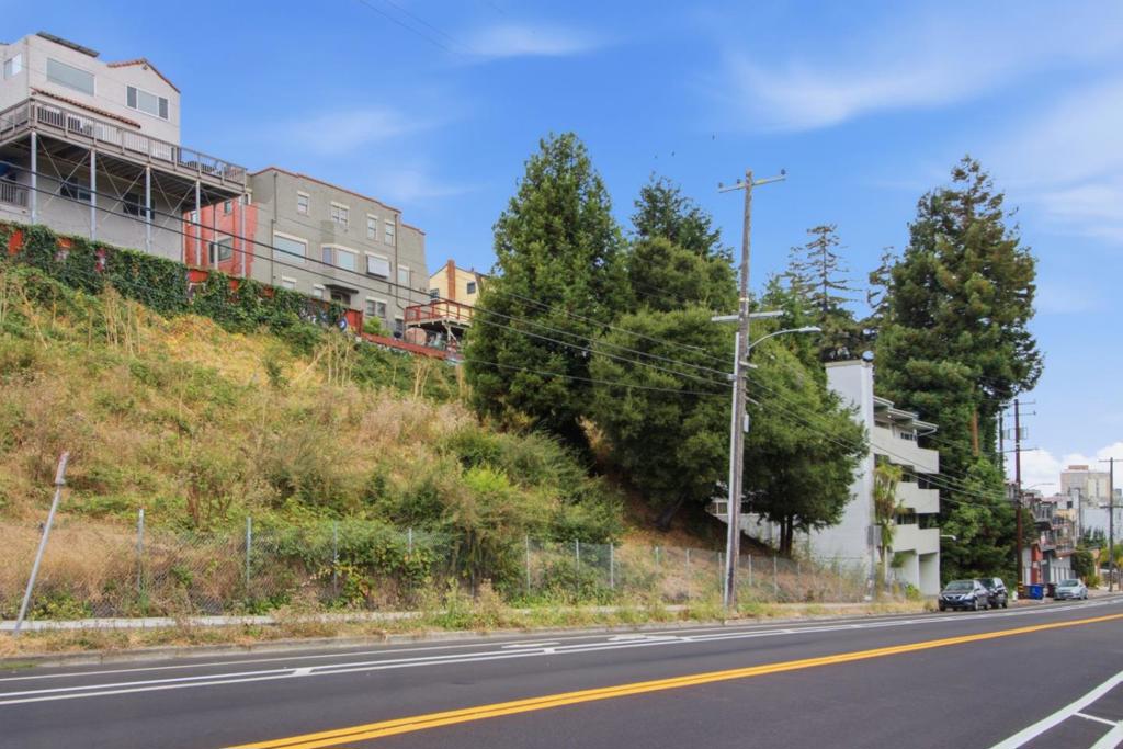 661 Macarthur Boulevard Property Photo 12