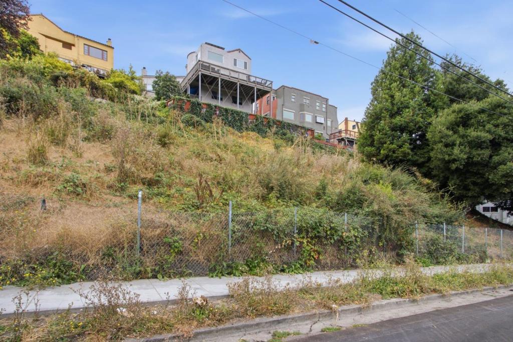 661 Macarthur Boulevard Property Photo 13