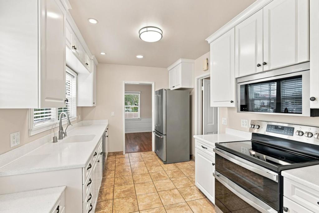 301 Lorimer Street Property Photo 1