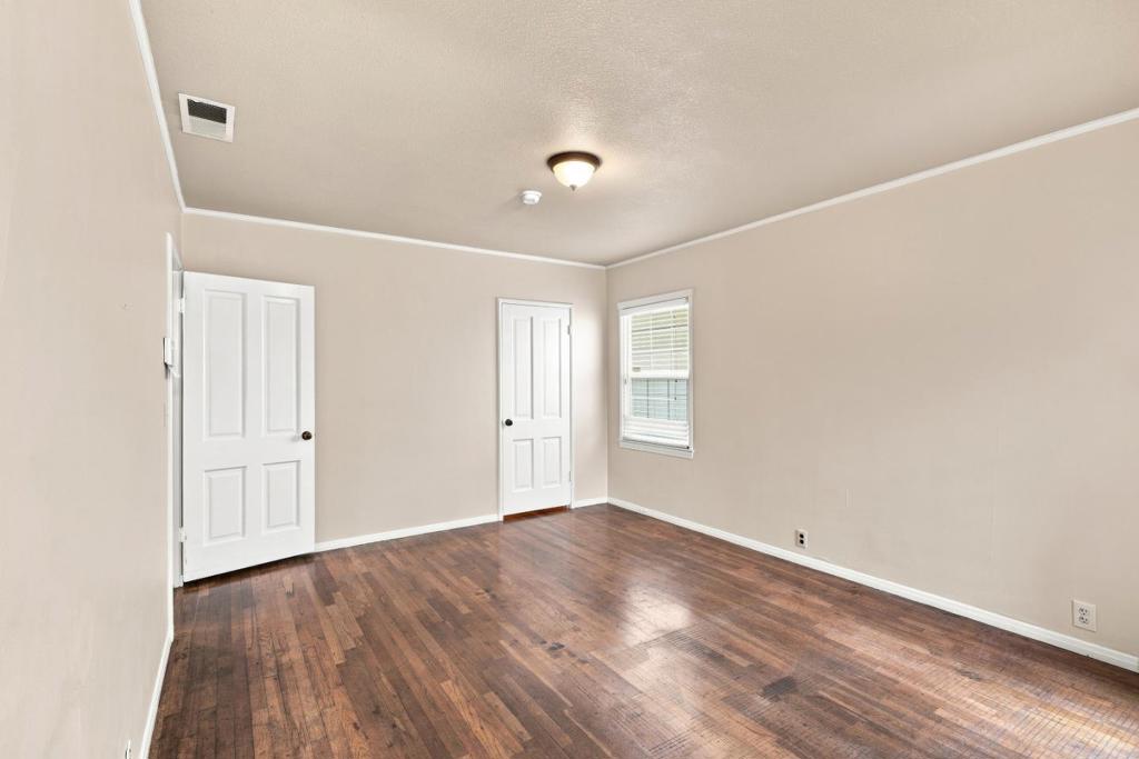 301 Lorimer Street Property Photo 13