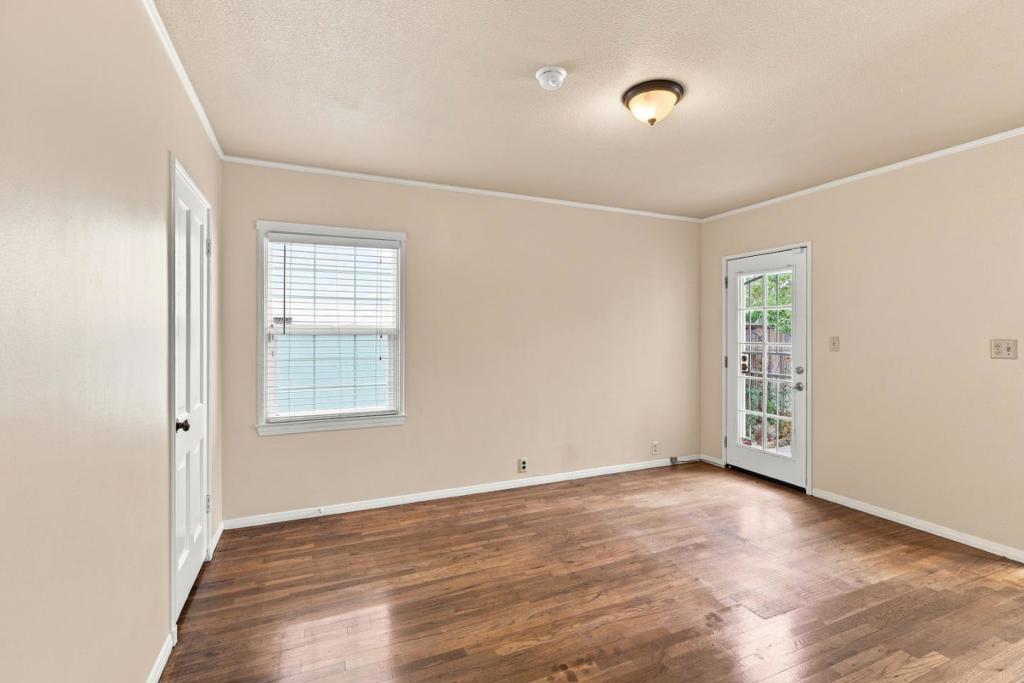 301 Lorimer Street Property Photo 15