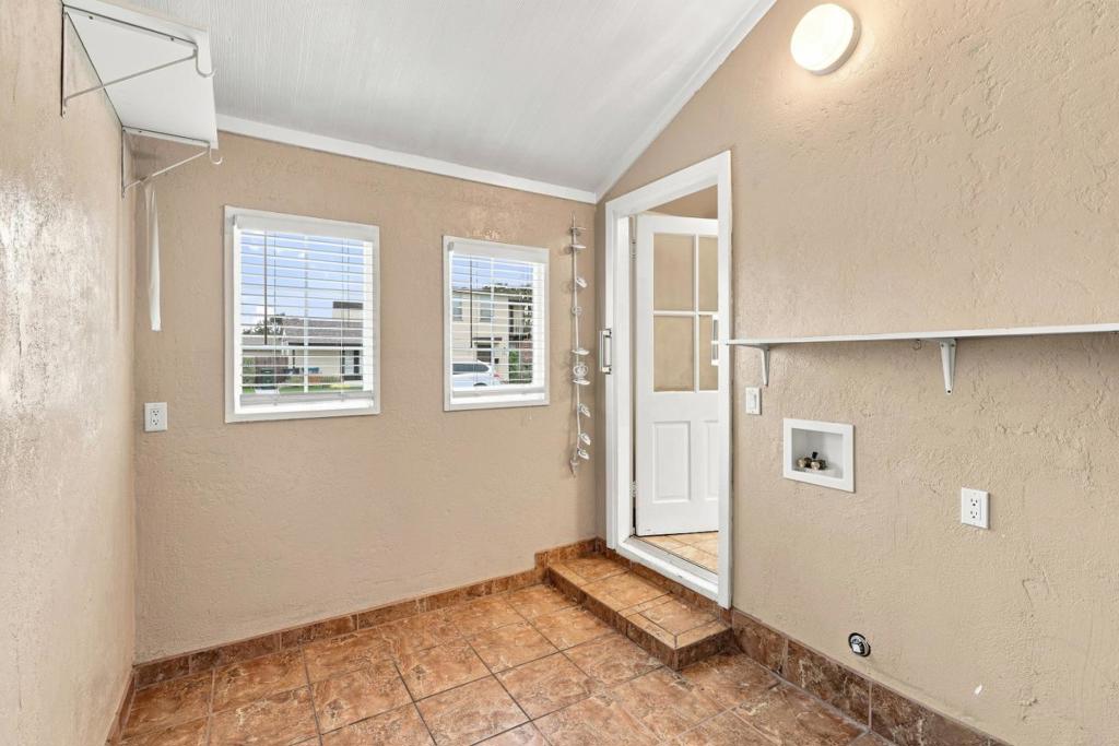 301 Lorimer Street Property Photo 19