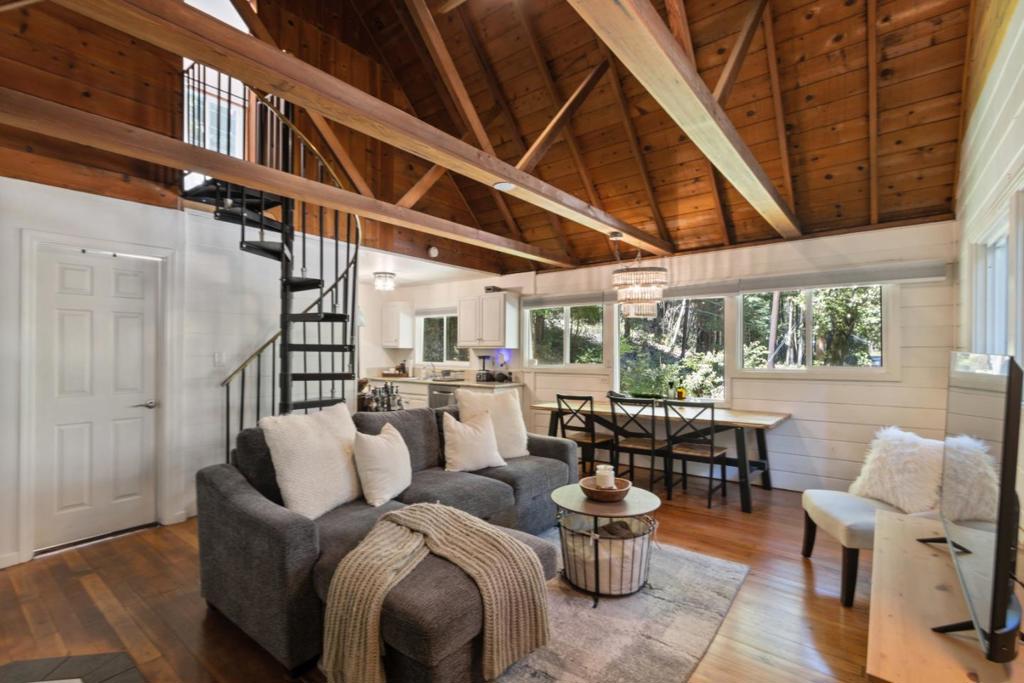 15475 Big Basin Way Property Photo 1