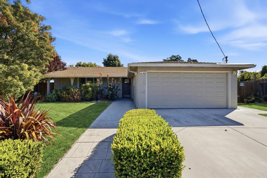 16 Clarence Court Property Photo 1