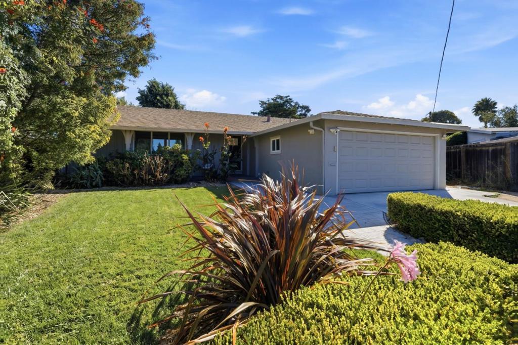16 Clarence Court Property Photo 2