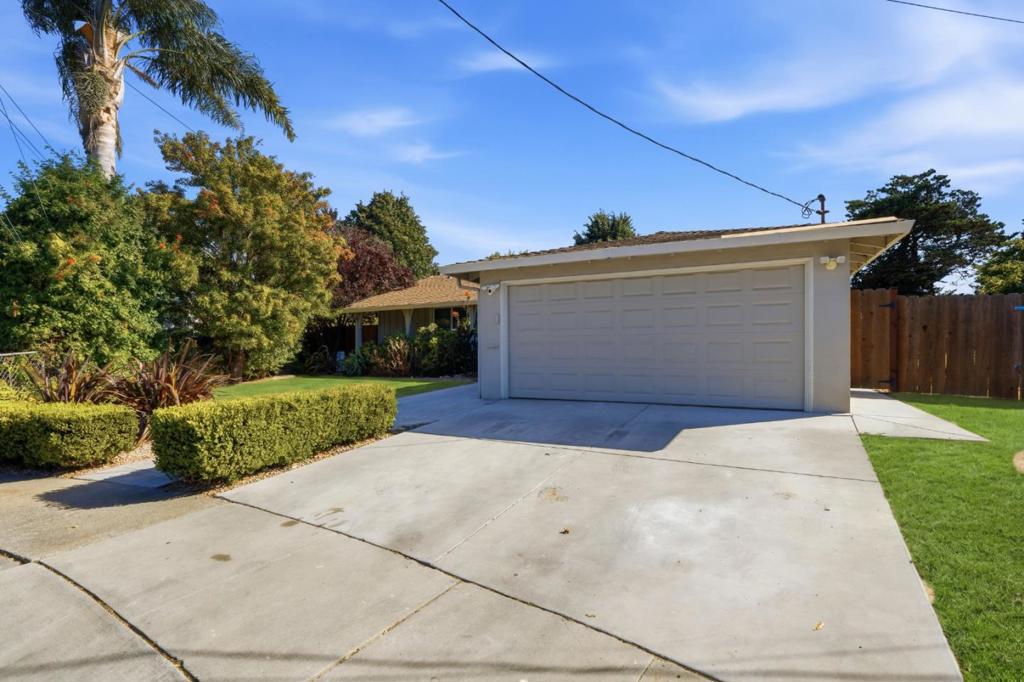 16 Clarence Court Property Photo 3