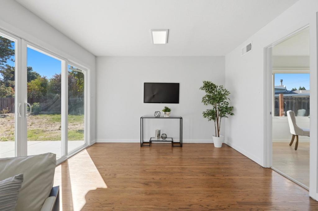 16 Clarence Court Property Photo 11