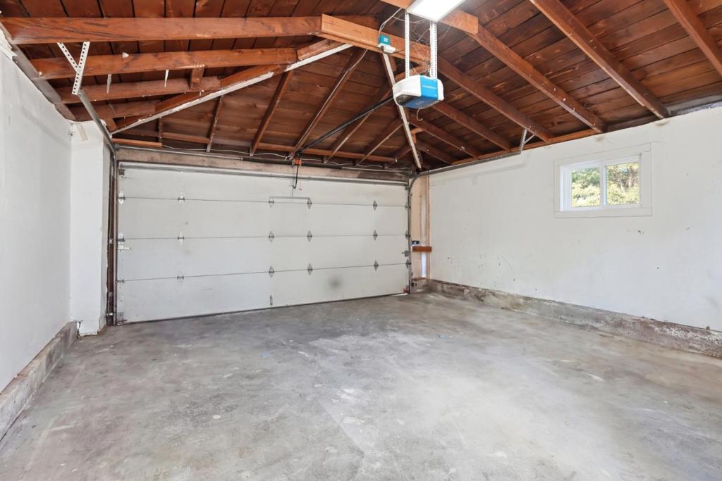 16 Clarence Court Property Photo 32