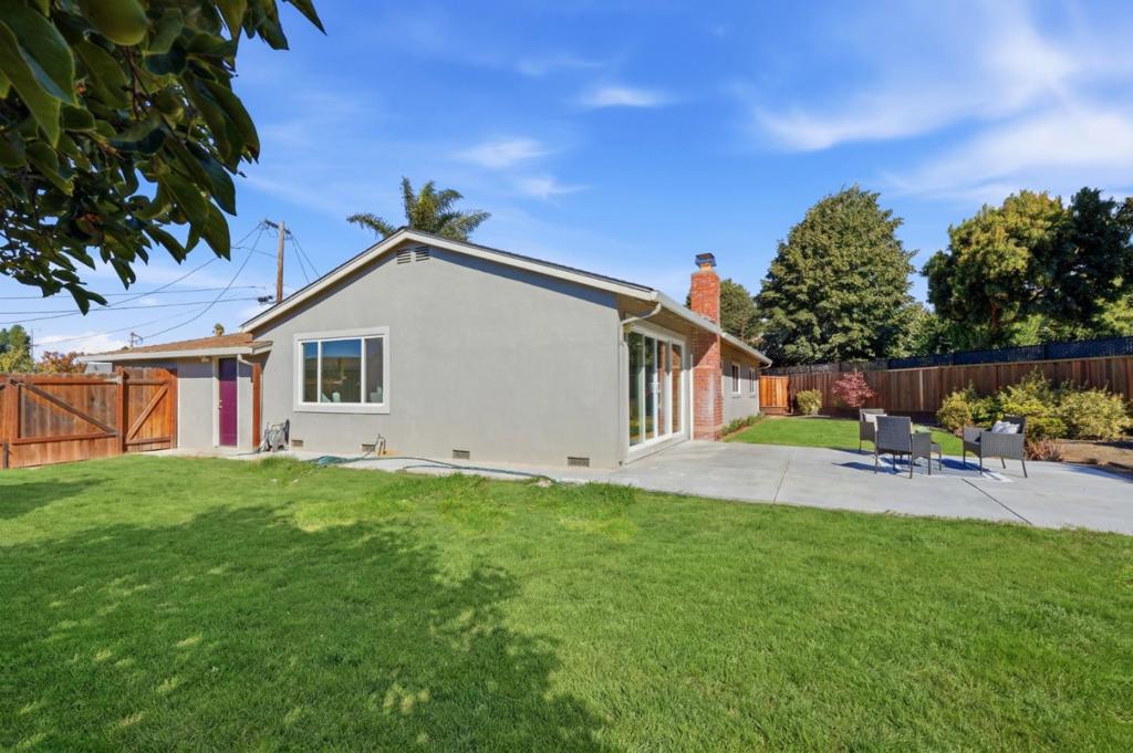 16 Clarence Court Property Photo 36
