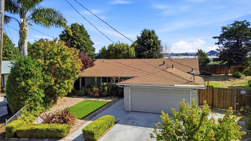 16 Clarence Court Property Photo 40