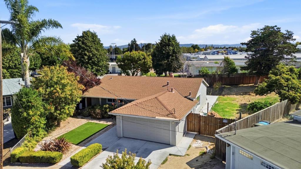 16 Clarence Court Property Photo 41