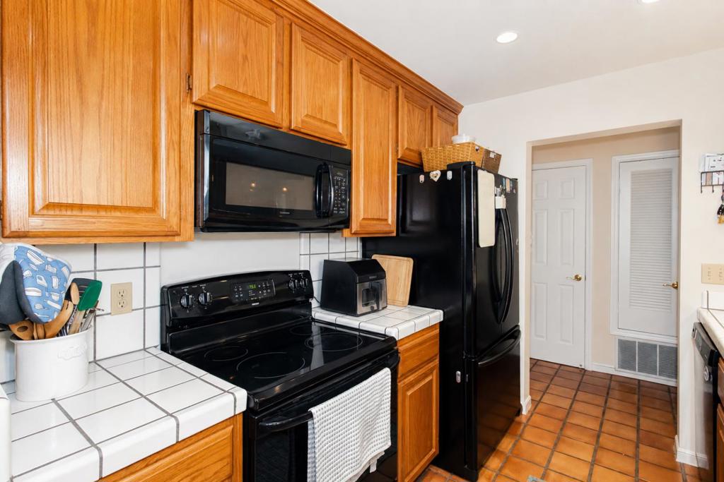 25912 Hayward Boulevard 215 Property Photo 9