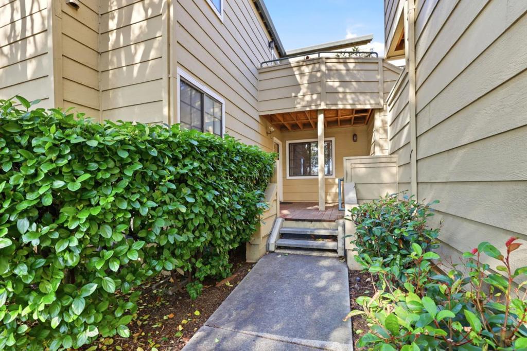 3241 Heather Ridge Court Property Photo 2