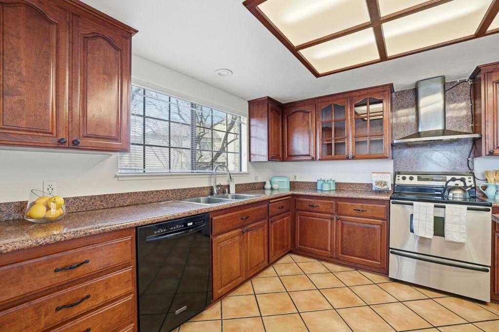 3241 Heather Ridge Court Property Photo 6