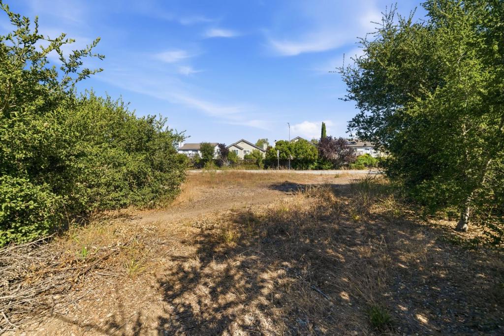 26 Skypark Drive Property Photo 2