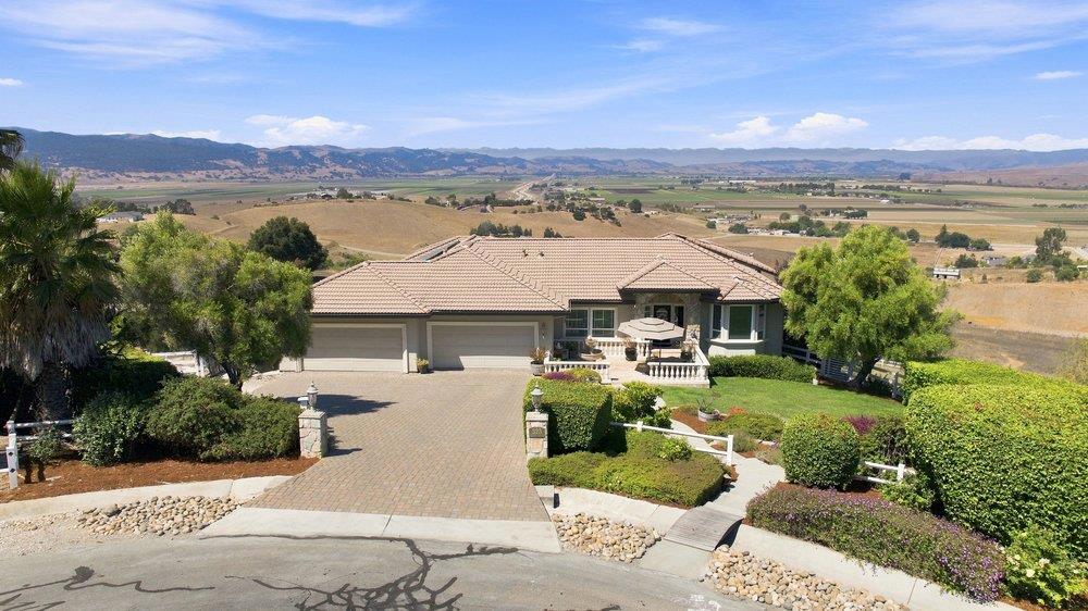 323 Taryn Court Property Photo 1