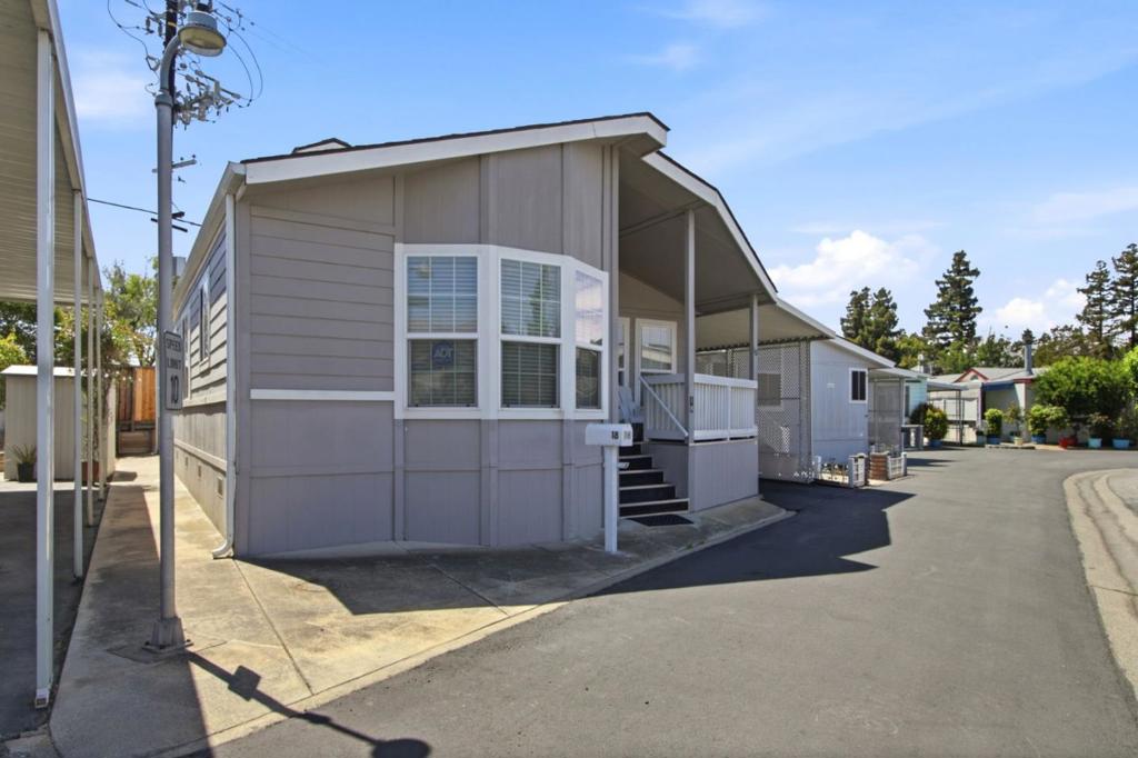 60 Wilson Way 18 Property Photo 3