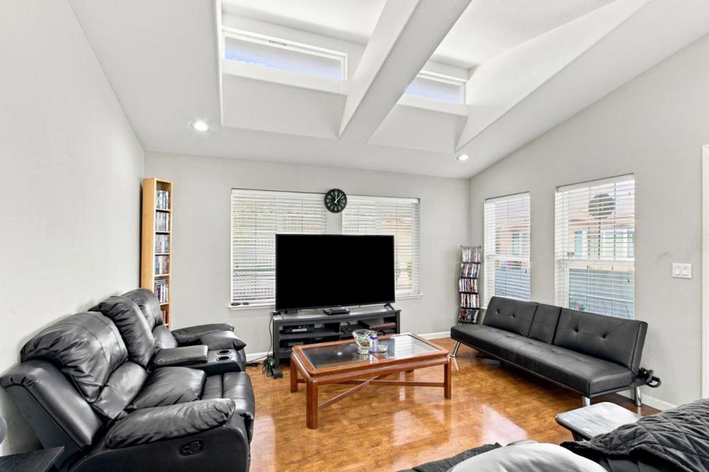 60 Wilson Way 18 Property Photo 6