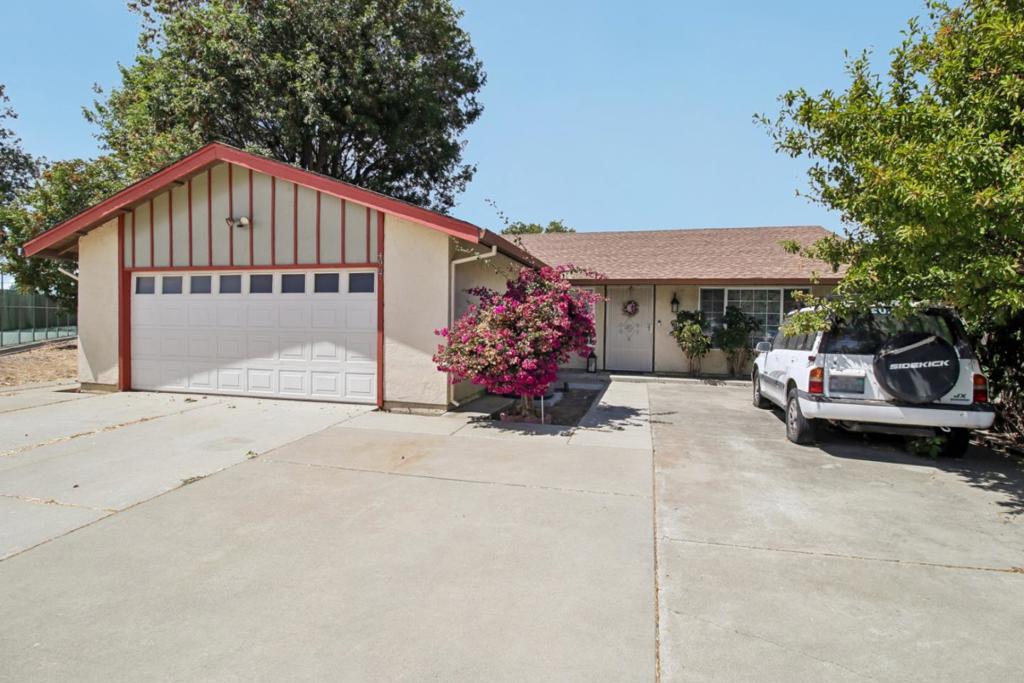 4967 Avenida De Angelina Property Photo 3