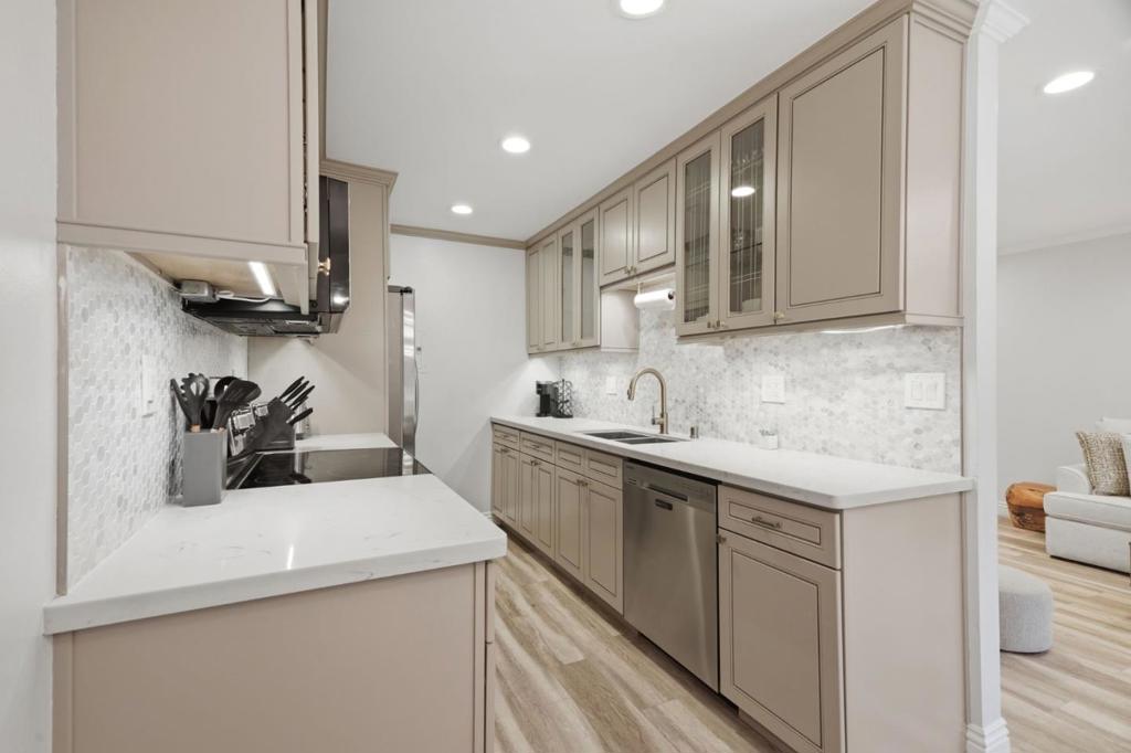 785 N Fair Oaks Avenue 1 Property Photo 11