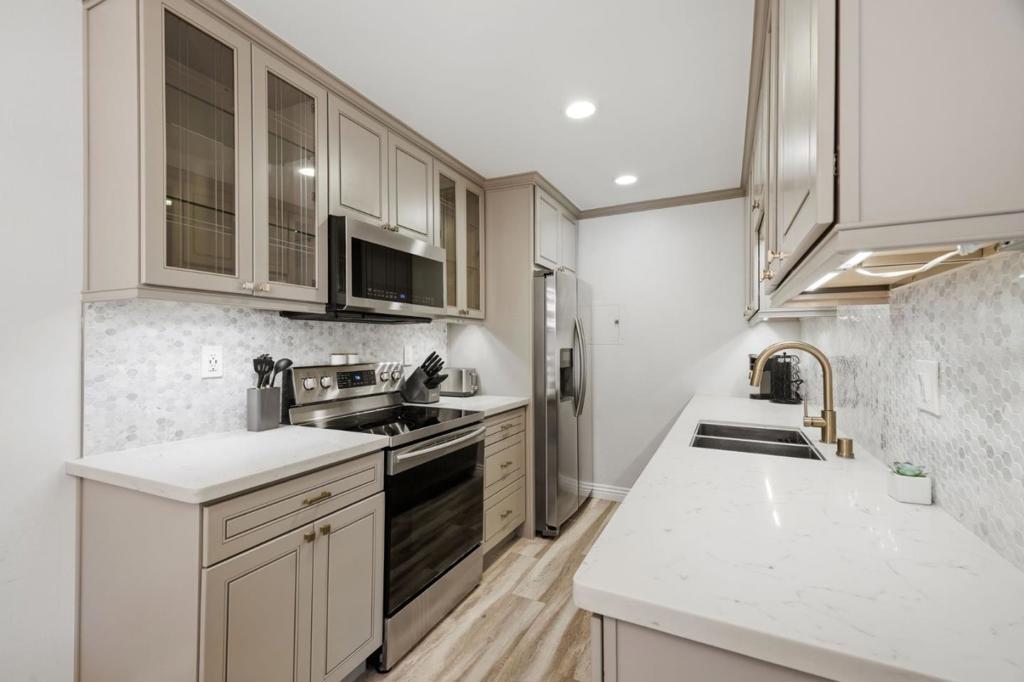 785 N Fair Oaks Avenue 1 Property Photo 12