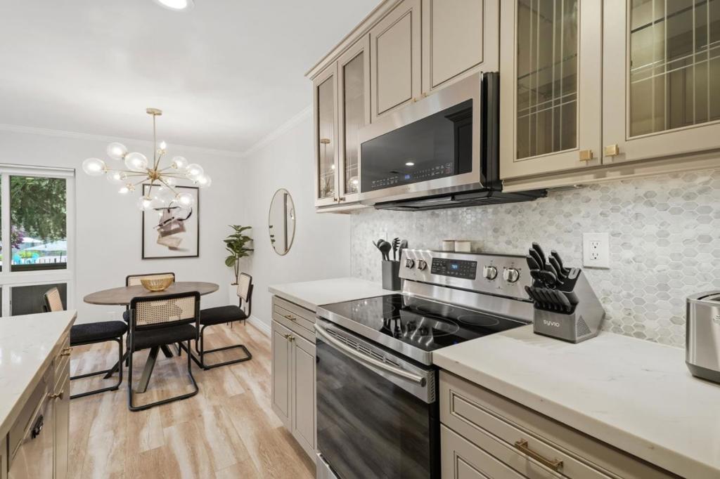 785 N Fair Oaks Avenue 1 Property Photo 14