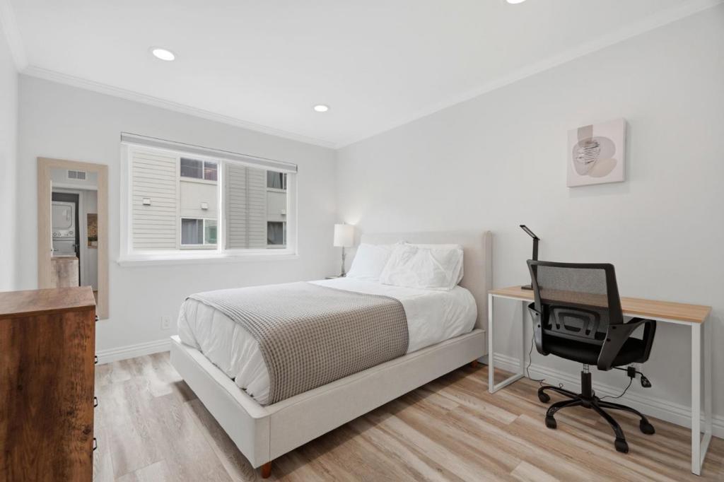 785 N Fair Oaks Avenue 1 Property Photo 19