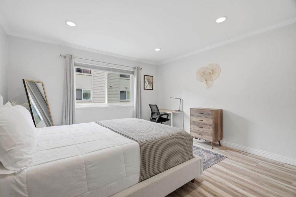 785 N Fair Oaks Avenue 1 Property Photo 24