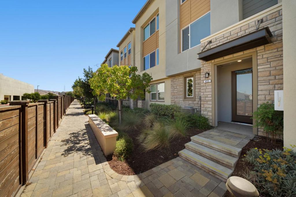 493 Snap Dragon Street Property Photo 3