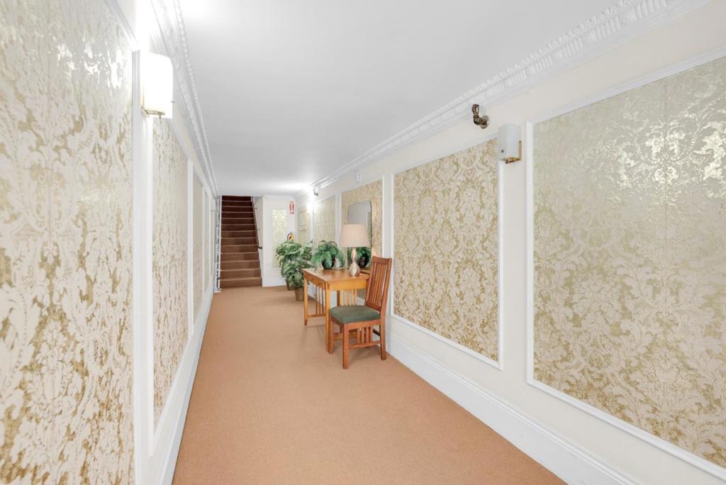 1460 Chestnut Street Property Photo 5